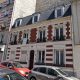 Façade d'appartement rouge et blanche